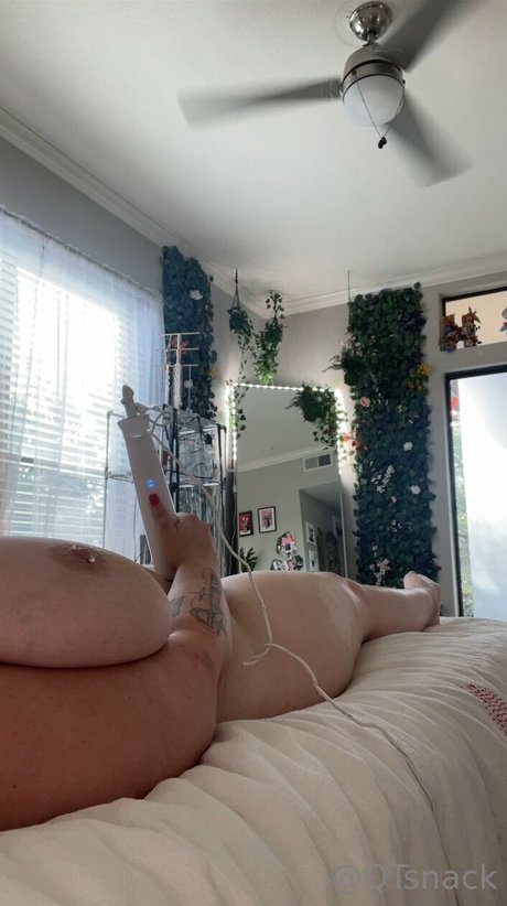 QTsnack pornstar xxx photo