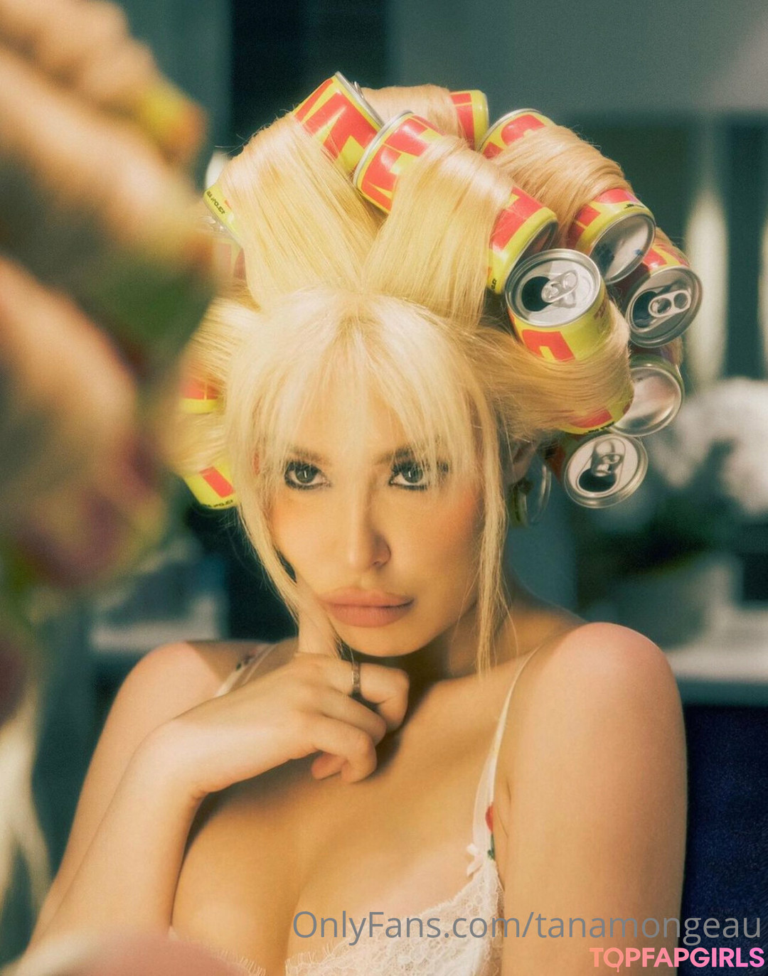 Tana Mongeau beautiful star picture