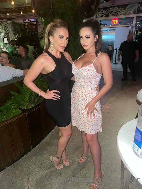 Richelle Ryan pornstar nude archive