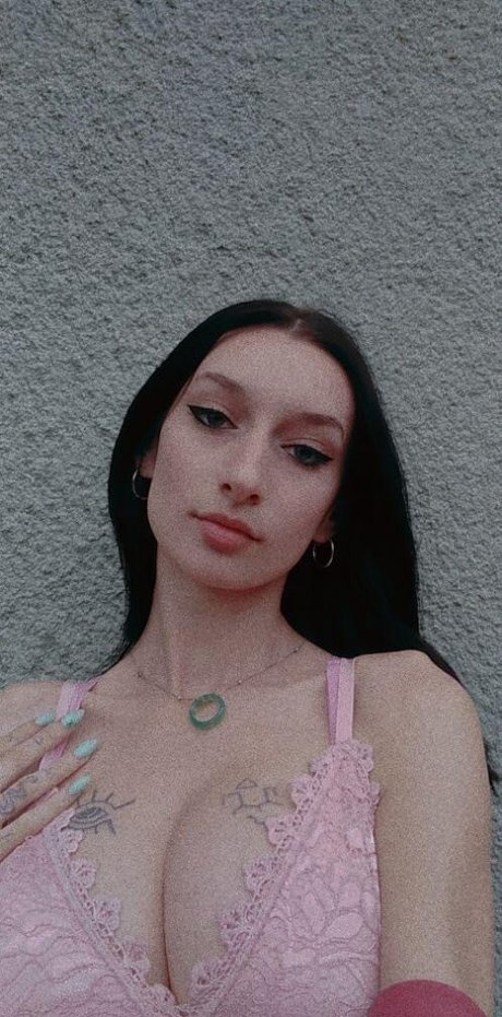 Roxy Milano art star pictures