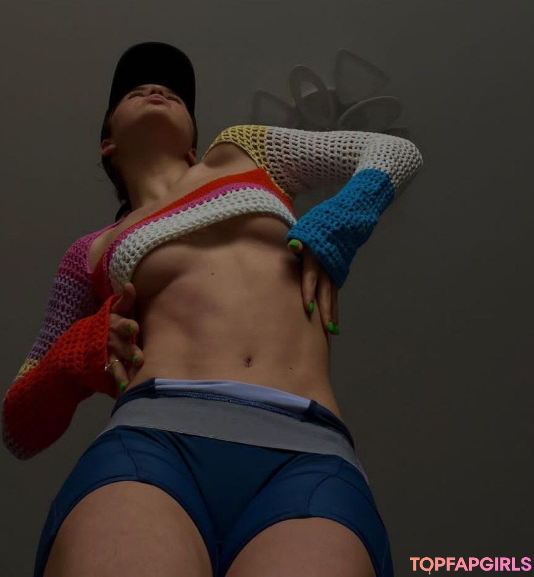 Maryana Ro high quality star image