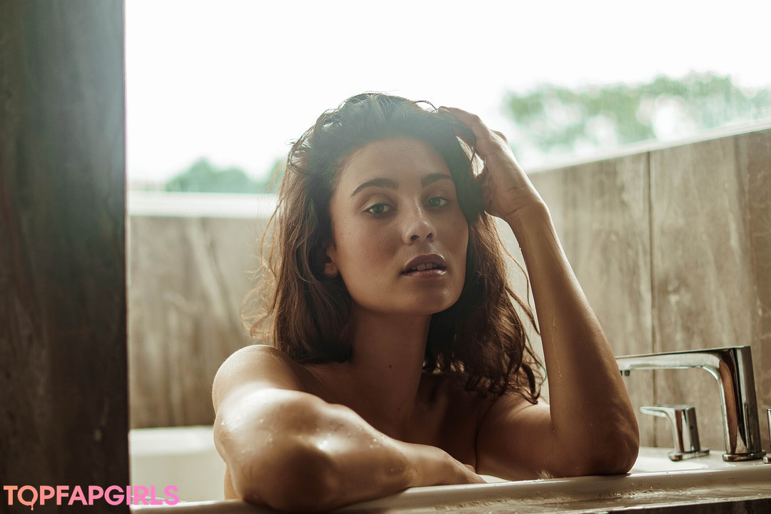 Ari nudes actress pics