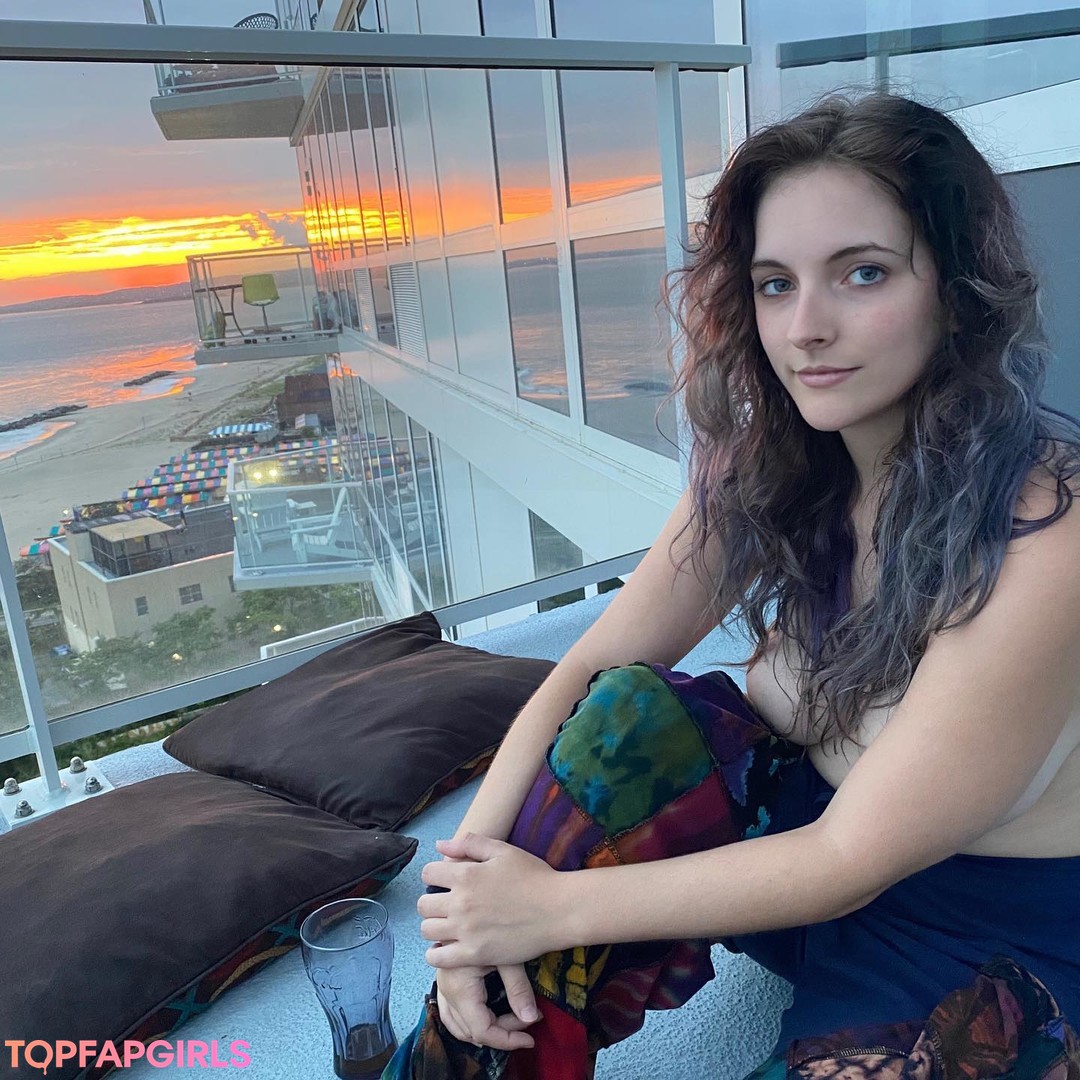 chubby small tits onlyfans hot picture