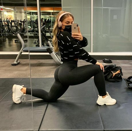 Marine Sainte star best photos