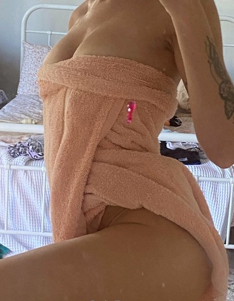 Amy Mason star naked images