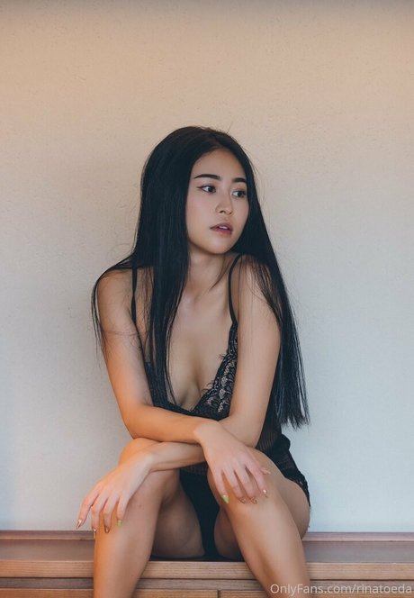 Rina Toeda nude model pic