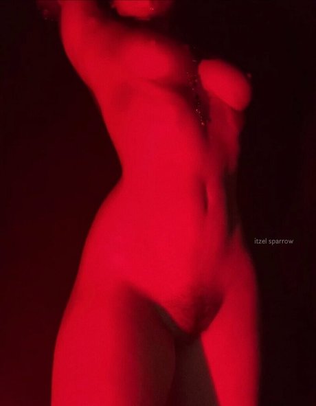 Itzel2002 model art pic