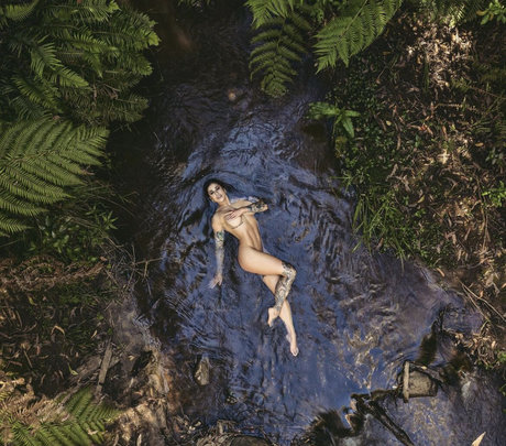 Her Honey Bones star nice pic