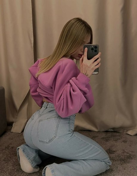 allinika pornstar naked image