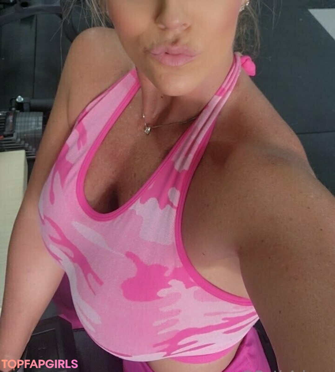 curvy muscle onlyfans sexy nudes photo