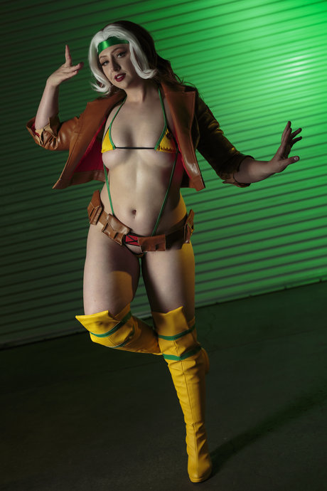 Feisty Vee perfect actress galleries