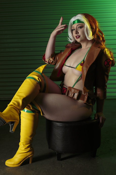 Feisty Vee art pornstar pics