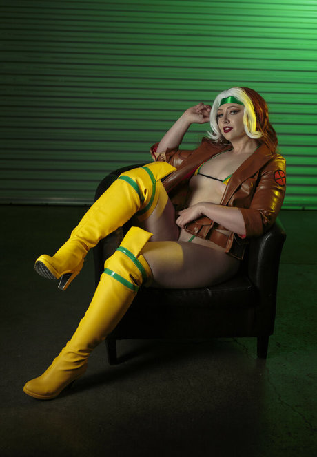 Feisty Vee top actress archive