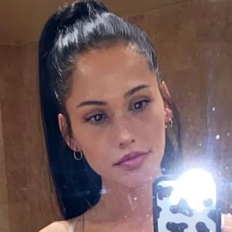 Lindsey Groll star archive