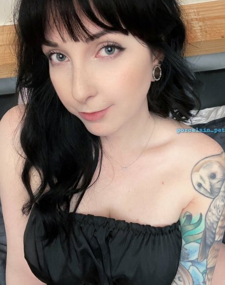 IvyLaura beautiful actress image