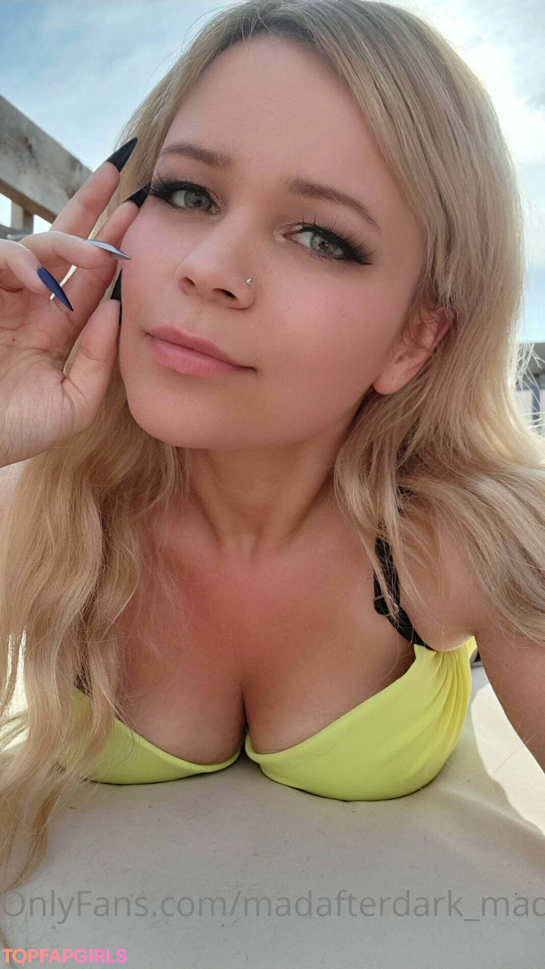 Mad After Dark naked pornstar pictures