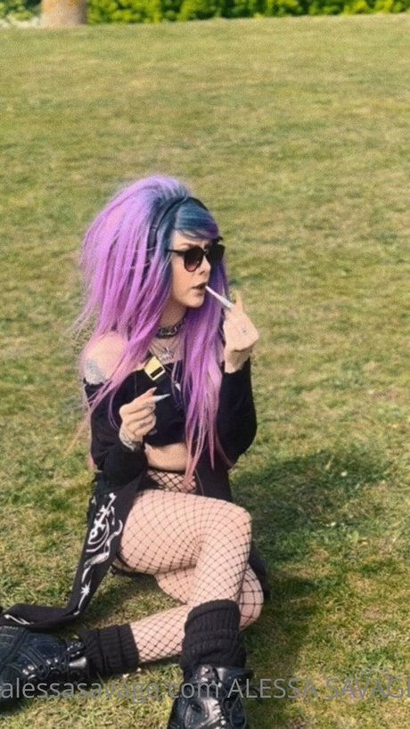 Alessa Savage exclusive model picture