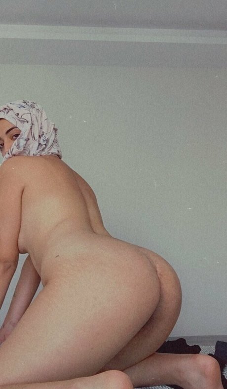 The Celine Cinnamon model nude image