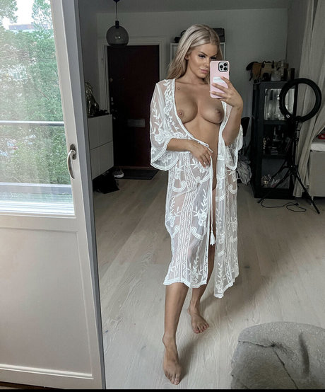 Emisecrets pretty model galleries