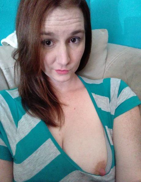 Dee Dee Lynn porn model pics