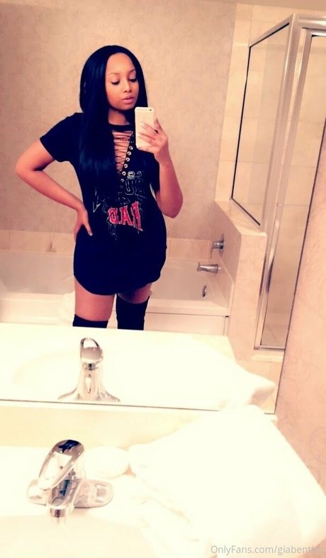 giabentley model beautiful pic