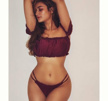 Nidhi Maheshwari star hd img