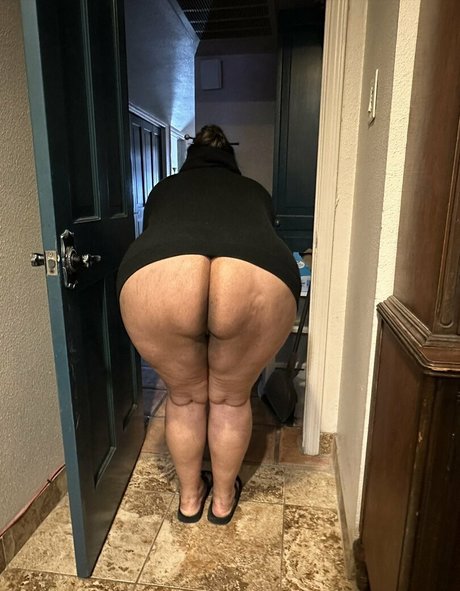 Bella Trixxx adult model pics