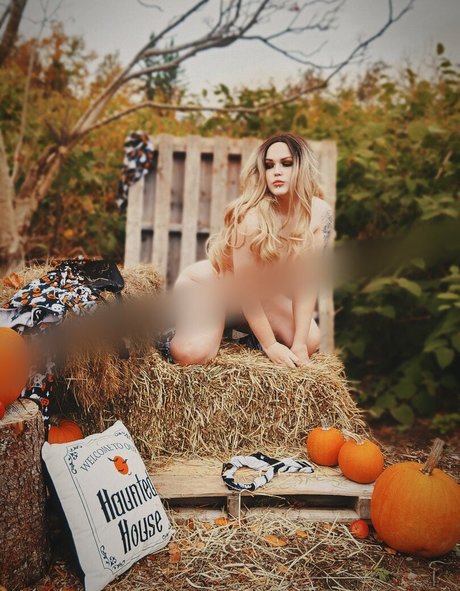 Michelle Nicoletiley art model pictures