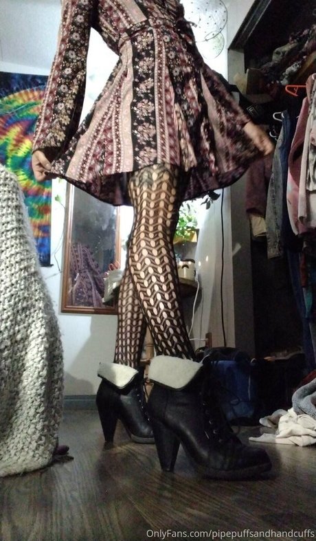 pipepuffsandhandcuffs star erotic image