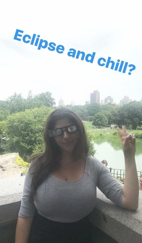 Emily H Barry pretty star images