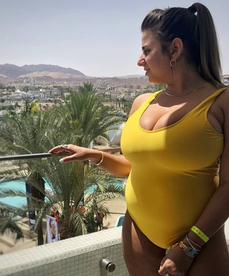 Sapir Sol model best photo