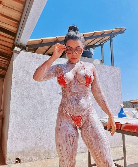 Tatiane Keelly star sexy photos