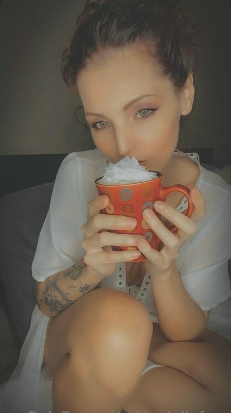 deniellefree star nudes photo