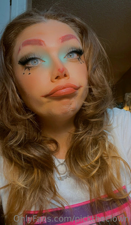 picktheclown naked model photo