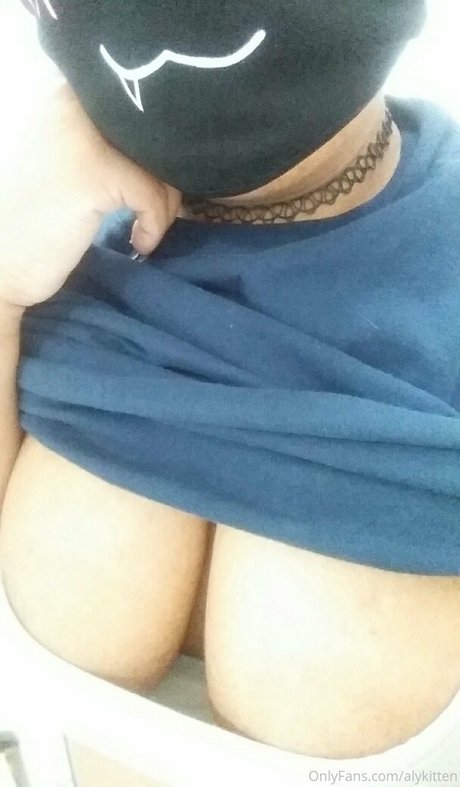 raeraejiggles nude star photos