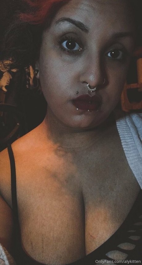 raeraejiggles pretty pornstar galleries