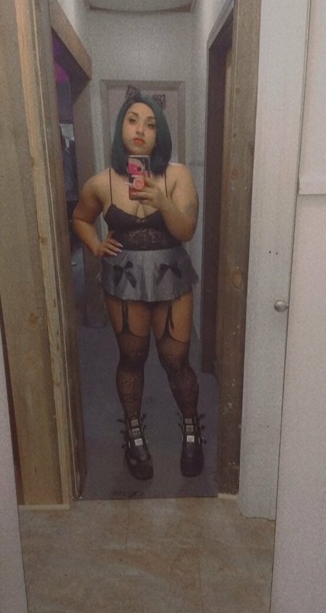 raeraejiggles pretty model pics