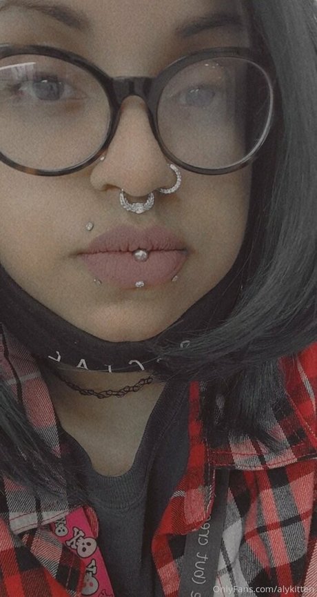 raeraejiggles art star img