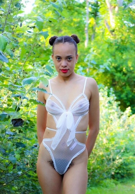 Peachy Bush pornstar erotic archive