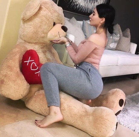 jo ashh model top images