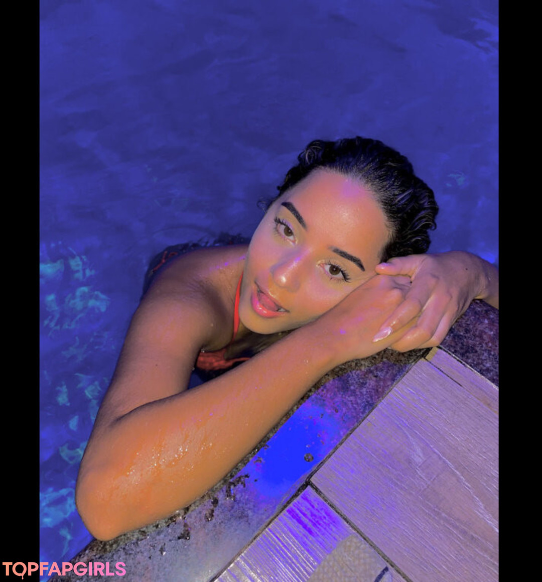 Carolina Missbella nude star photos