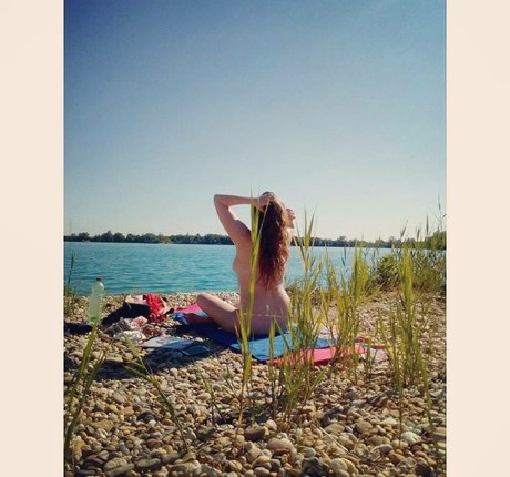 fuzyfruzsina model top pic