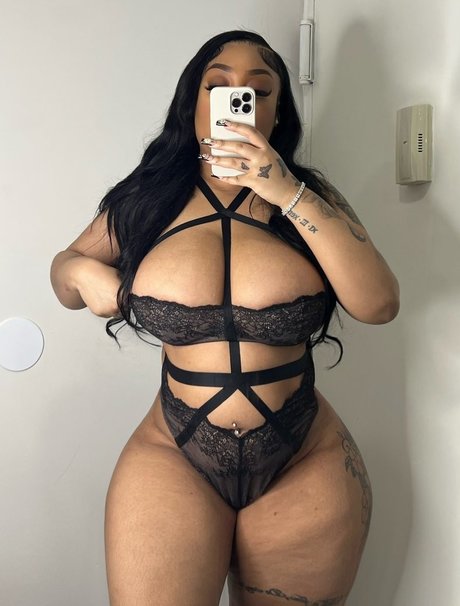 kinkykior star exclusive picture