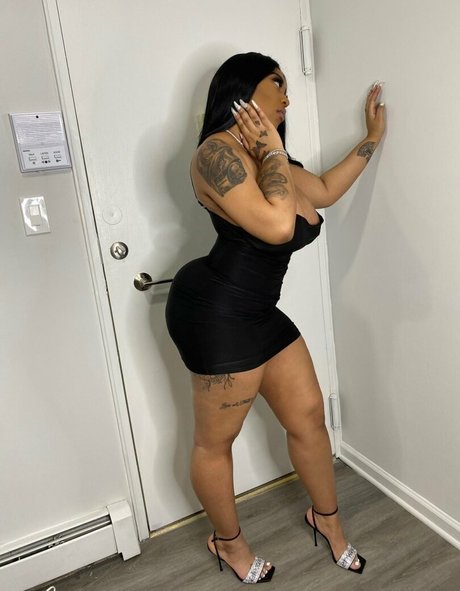 kinkykior xxx model image