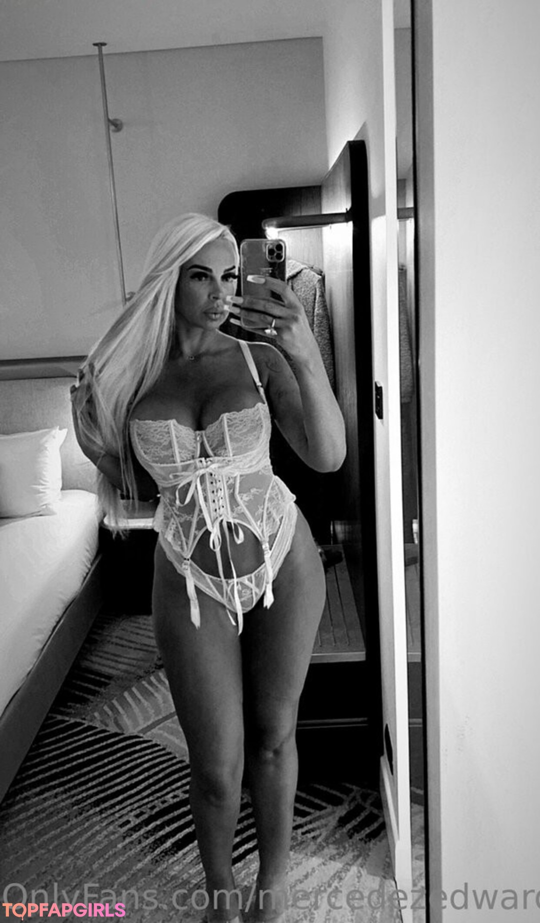 mercedezedwardzfree star naked photo