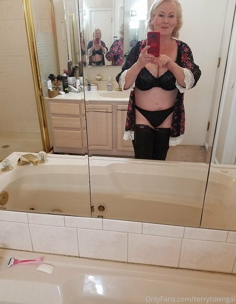 pussy milf onlyfans adult pic