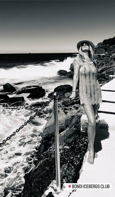 Penny Lancaster nice star img