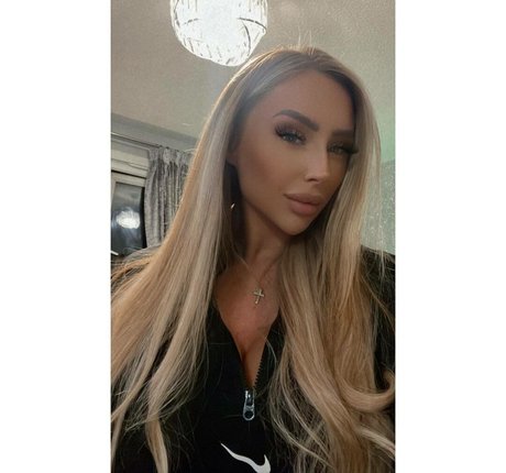 Hayley Maye hd pornstar img