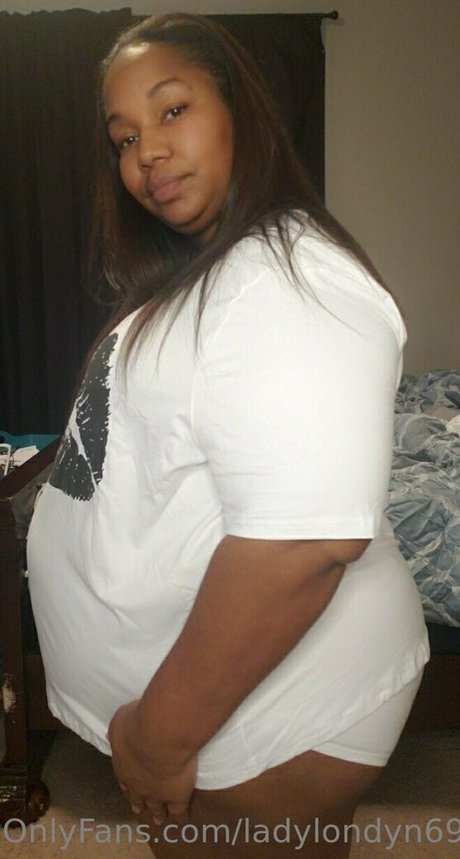 ladylondyn69 nude pornstar photo