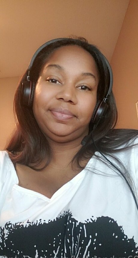 ladylondyn69 top profile image